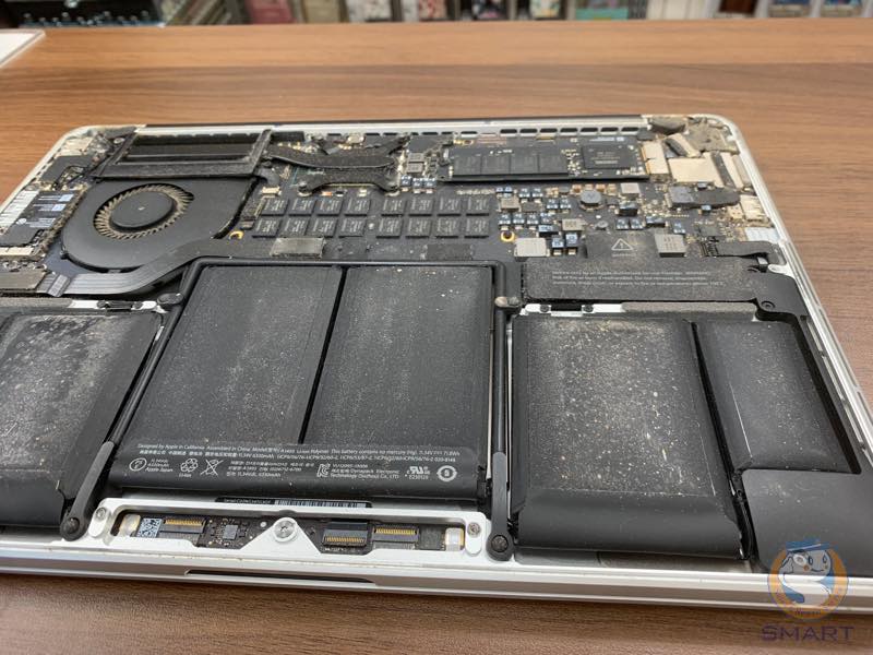 バッテリーが膨張したMacBookの修理事例
