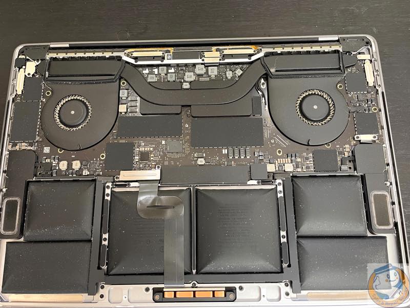 即日修理レポ】MacBookProRetina 15インチ 2018モデルのバッテリー膨張 