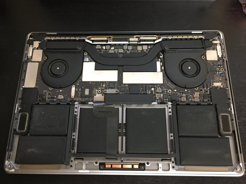 MacBookPro15インチ（A1707）のバッテリー交換